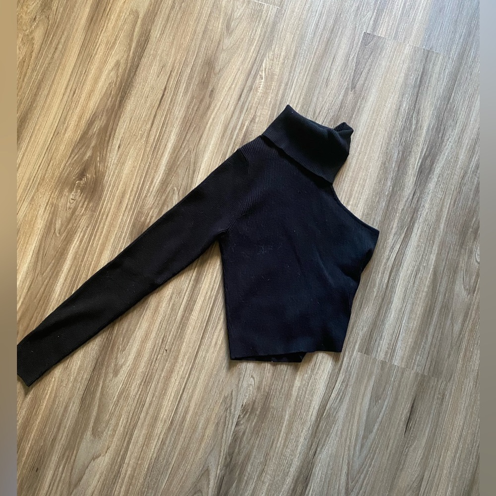 Half sleeve cropped sweater